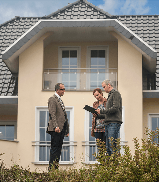 Couple with agent photo